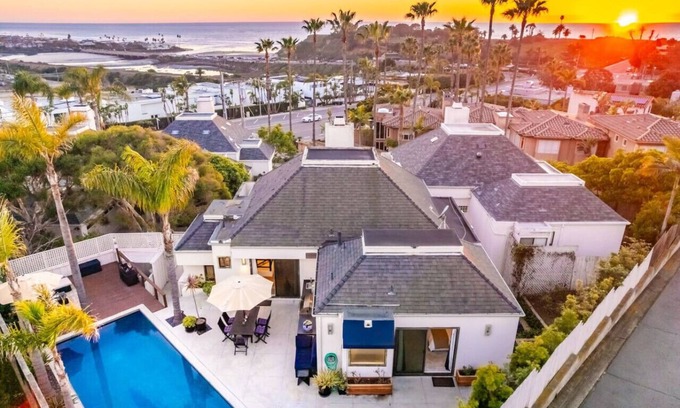 Solana Beach House | Sleek and Chic by the Beach