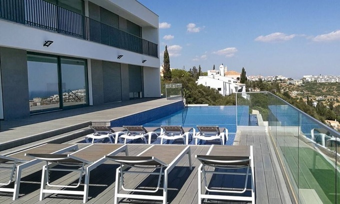 Cerro de Aguia Villa | Sleek and Dramatic Algarve Villa Overlooking the Ocean