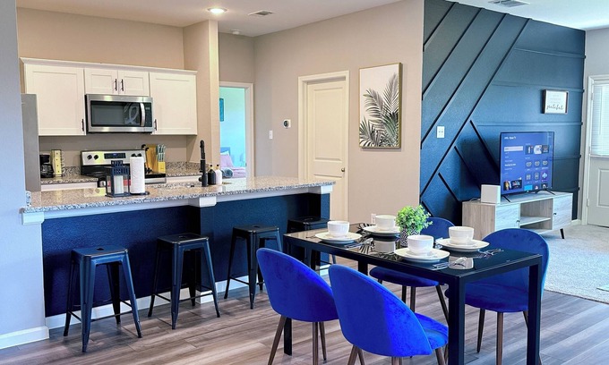 Crowley House | Sleek and Modern home. Perfect for extended stay. Pets friendly