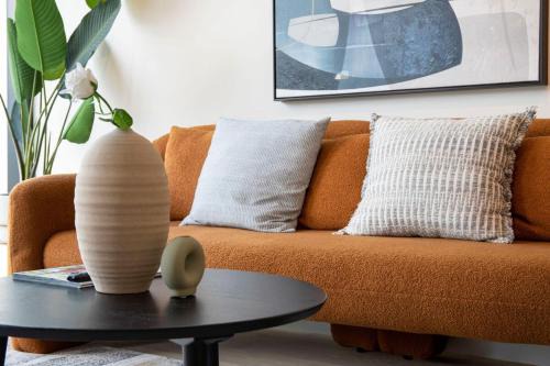 South Melbourne Apartment | Sleek City Living: 1BR Retreat Apt CBD Wi-Fi Yoga