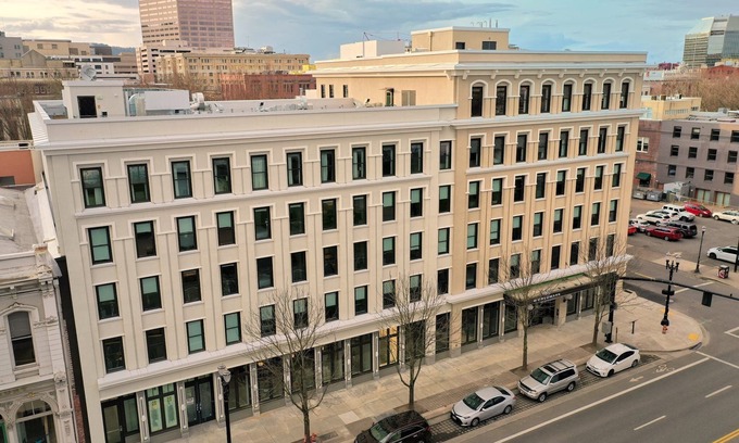 Old Town Chinatown Hotel | Sleek Waterfront District Hotel in the heart of Downtown