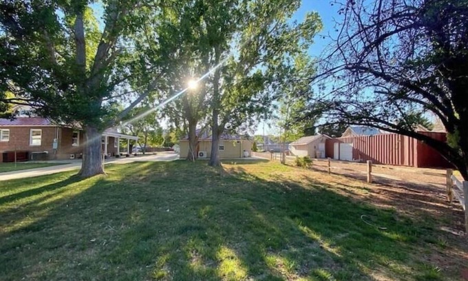 Kanab House | sleep 25+/Family Reunion/3homes+yard+gym+sauna+walk to: hiking/restaurants/shops