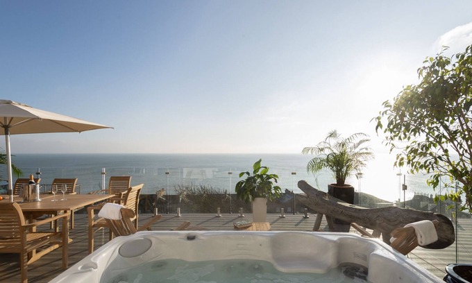 St Leonards-On-Sea House | Sleeps 12 -14 Beautiful house for Birthdays, anniversaries, family get-togethers