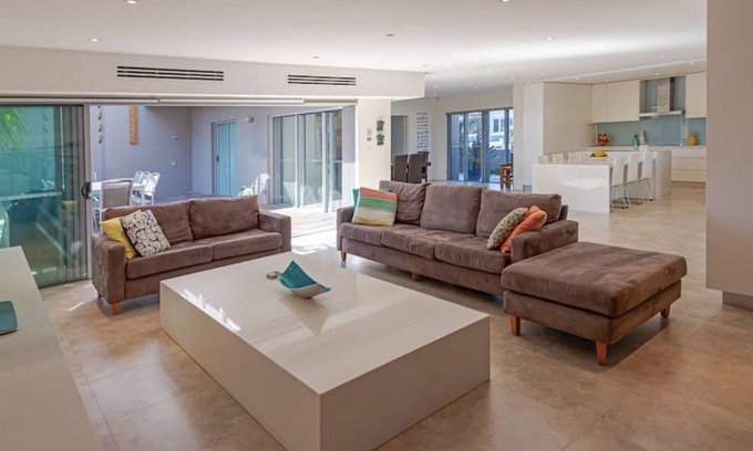 Eastlakes House | Sleeps 12 comfortably/5 bedrooms/Spacious Family Home