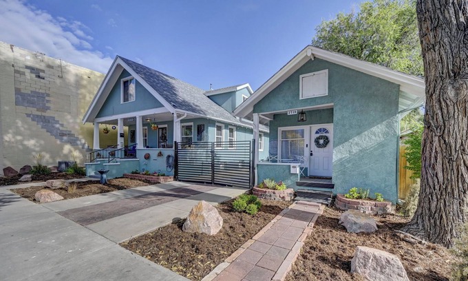 Colorado Springs House | Sleeps 16 Historic Charm Meets Modern Comfort in Old Colorado