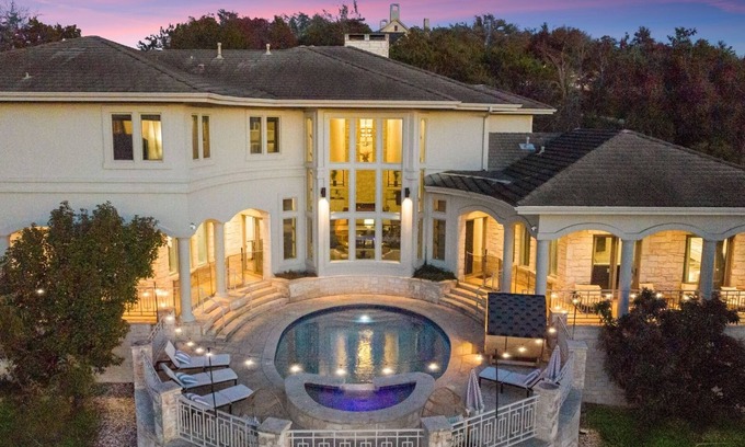 Austin House | Sleeps 22+;15min ATX & Lake Travis ;Theater;Arcade; Sauna