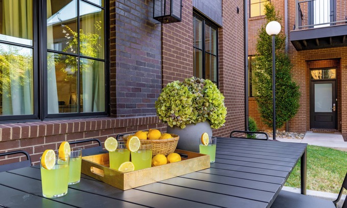 Germantown House | Sleeps 36! 3 Units, 5 Mins to DT | The Magnolia