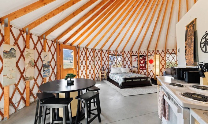Lava Hot Springs Apartment | Sleeps up to 30 people-Family Retreat! 5 Themed Yurts!