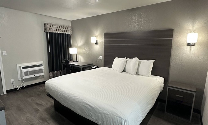 Wagoner Hotel | Sleepy Traveler Motel