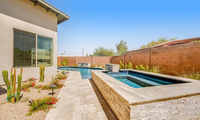 Camelback Park Estates House | Slice of Paradise