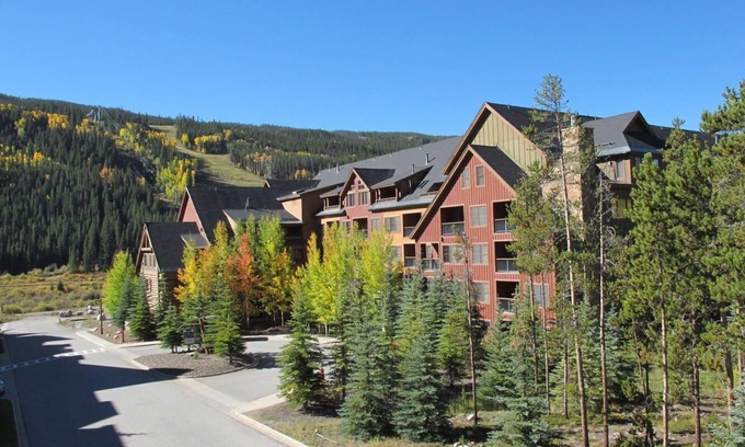 River Run Condo | Slopeside condo near RiverRun gondola,2 hot tubs, Movie lounge, and heated pool