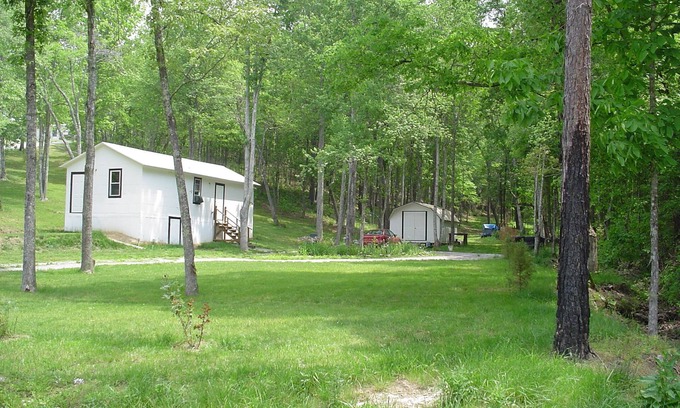 East Bernstadt Cabin | Small cabin in the woods Peaceful retreat