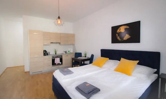 Funfhaus Apartment | Small & Comfortable LF15