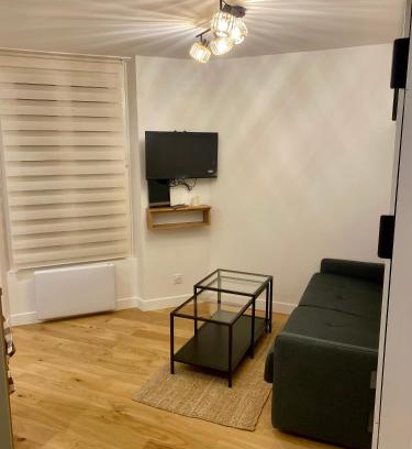 Hopital Saint-Louis Bed & Breakfast | Small comfy studio in Paris