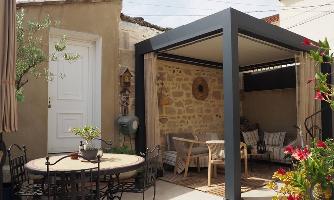 Bellegarde House | Small holiday home with courtyard, Bellegarde