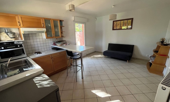 Decines-Charpieu House | Small house in a private garden near Groupama Stadium and LDLC Arena