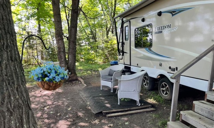 Grand Rapids House | Small RV come “GLAMP” in style
