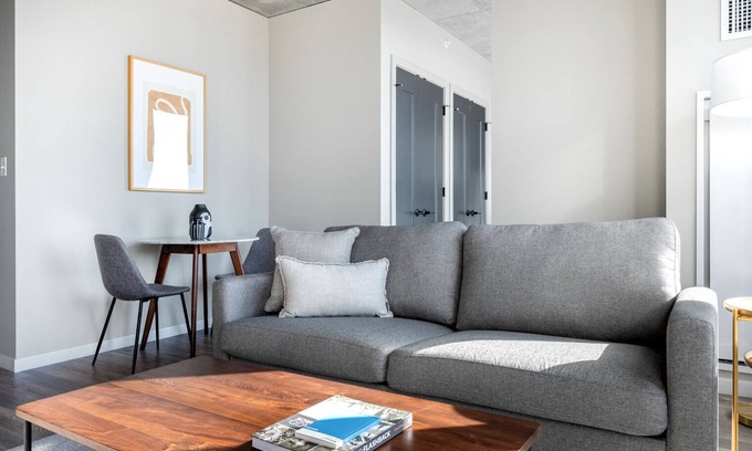 West Loop Apartment | Smart West Loop Studio w/Pool, Gym, nr. Fulton Market, by Blueground