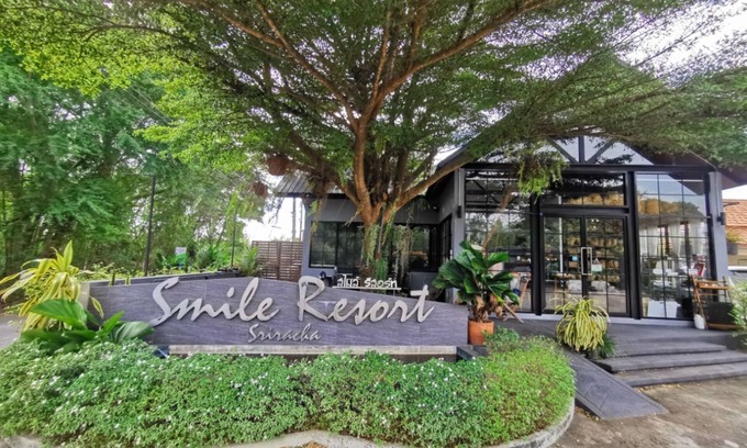 Si Racha Hotel | Smile Resort Sriracha