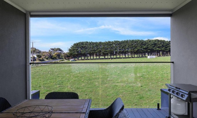 Smiths Beach House | Smiths Island Retreat