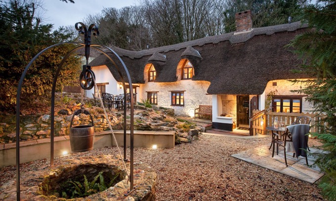 Chard Cottage | Smithycroft is a beautiful thatched and stone detached cottage.
