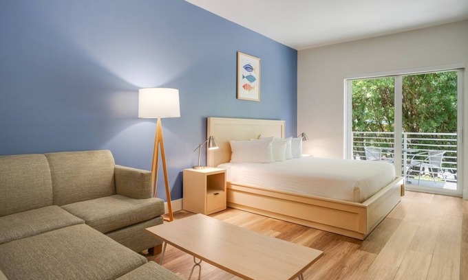 Islamorada Apartment | Snorkel and Kayak in Islamorada! Unit w/Balcony! Pets Allowed, FREE Parking