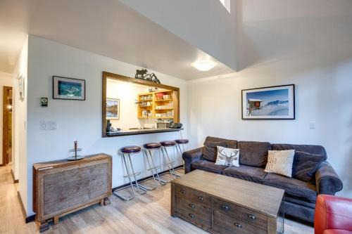 Glacier House | Snowater Condo 06 with Great Resort Amenities