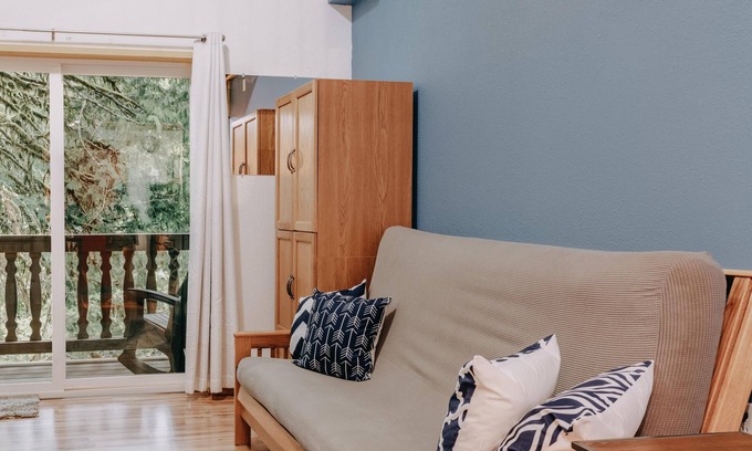 Glacier Condo | Snowline Lodge Condo #18 - Beautifully Remodeled!