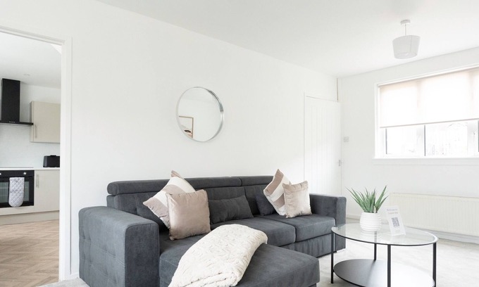Broxburn House | Snug Modern Home in Broxburn