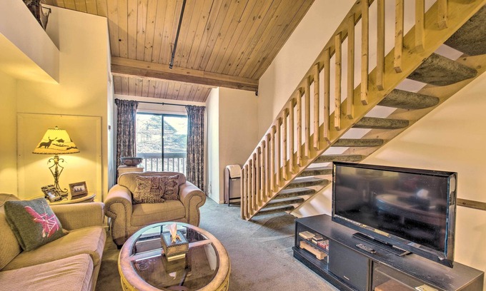 Wintergreen Apartment | Snug Wintergreen Resort Studio: Ski In & Out!