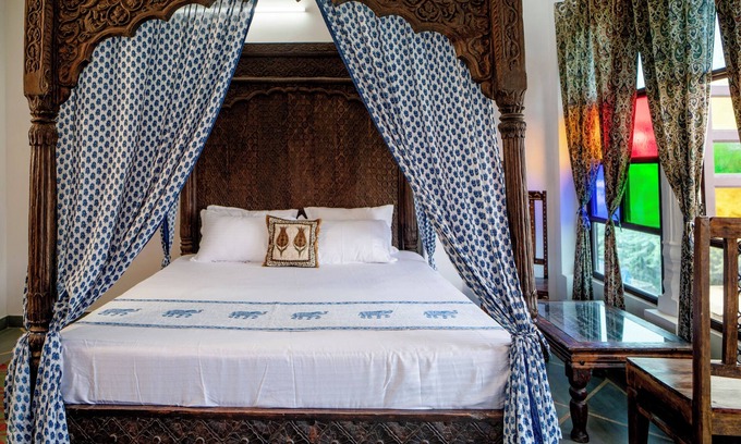 Lake Swaroop Sagar Hotel | Soham Haveli Udaipur