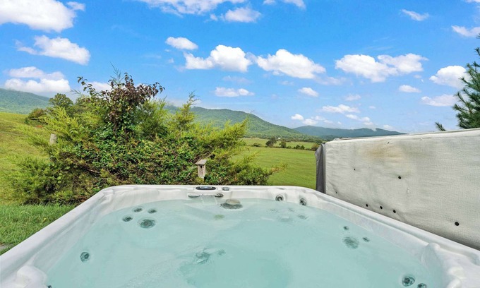 Etlan House | Sojourners Rest: Old Rag Views, Hot Tub, Fire Pit
