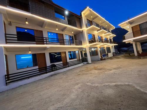 Karnal Hotel | Solank Hotel & Cafe