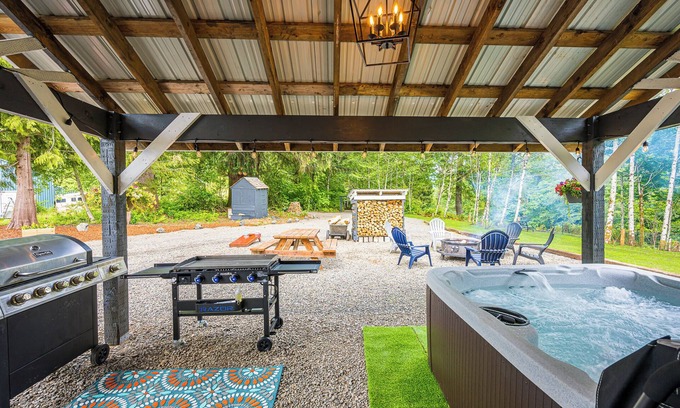 Beaver House | Solduc Riverfront 3B/2B home near Forks. Centrally located to all ONP entrances.