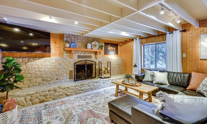 Salt Lake Mountain Resorts Cabin | Solitude Mountain Cabin: Creek-Side View & Hot Tub