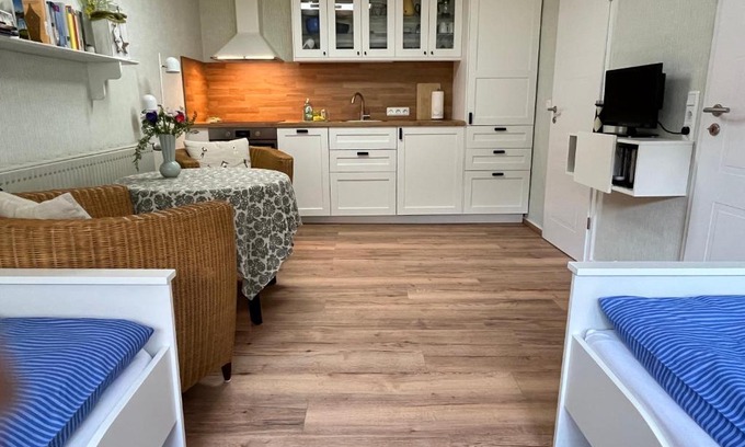 Sassnitz Apartment | Sonnige Souterrain-Ferienwohnung