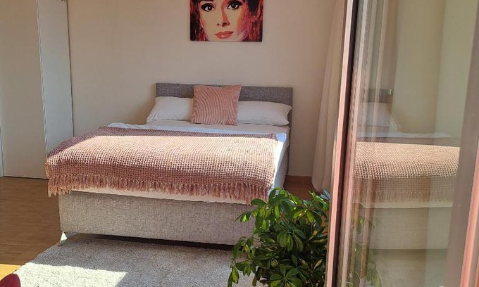 Kreuzlingen Apartment | Sonniges 1-Zimmerappartement mit Blick über Kreuzlingen