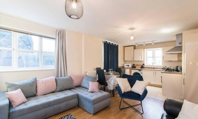 Derby Apartment | Soothing 2-bedroom Corporate apartment in Derby