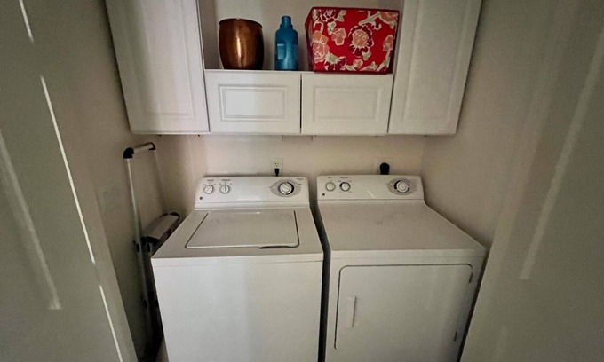 Silk Stocking Neighborhood Apartment | Soothing apartment with AC in charming Chandler