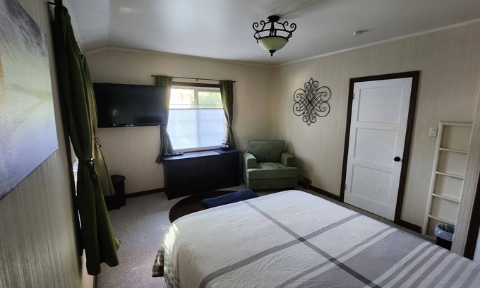 Central San Mateo House | Soothing townhome with fitness room in San Mateo. 10 mins from sfo airport.
