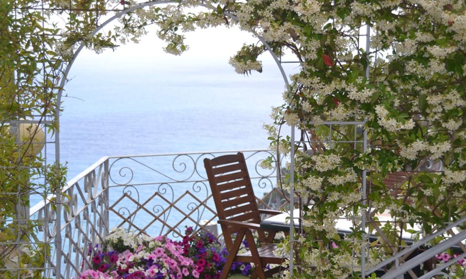 Positano Apartment | Sostella-Positano Center-Guest 7 Adults+1 Kids in 4 Bedrooms, 4 Baths- WiFi & AC