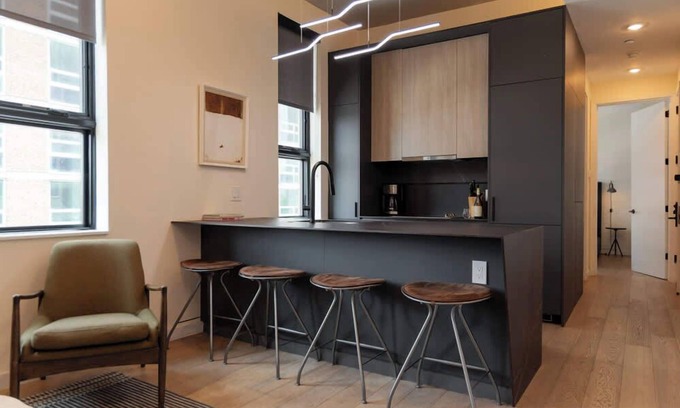 Logan Square Apartment | Sosuite | Corner 1BR Apt w Roof Deck, Gym, Laundry