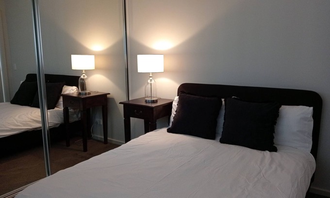 Canberra Apartment | South Canberra 1bdrm Apartment with all amenities
