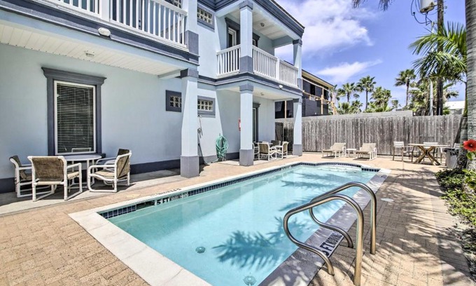 South Padre Island Apartment | South Padre Island Condo - 200 Ft to Beach!