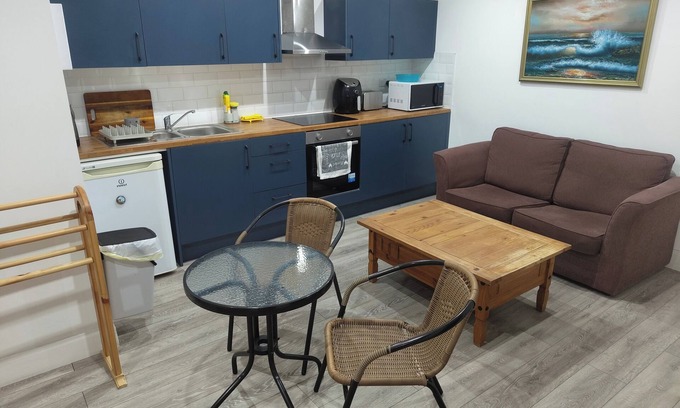 Southall Green Apartment | Southall - Sleeps 3 & Great Transport Links