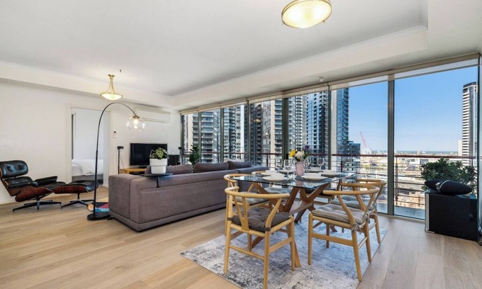 Southbank Apartment | Southbank Towers - Prestigious 16th floor 3BR Apt