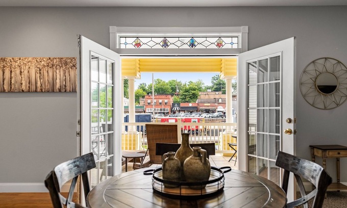 Blue Ridge Apartment | Southern Charm Suites | Downtown | Sleeps 10