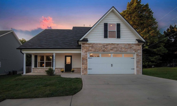 Ashley Oaks House | Southern Comfort- Knoxville Family Getaway