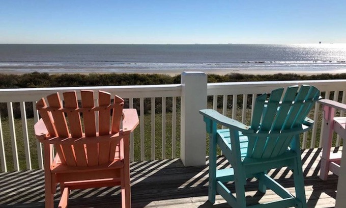 Crystal Beach House | Southern Wave! Beachfront, Pet Friendly Fenced Yard, Paradise!