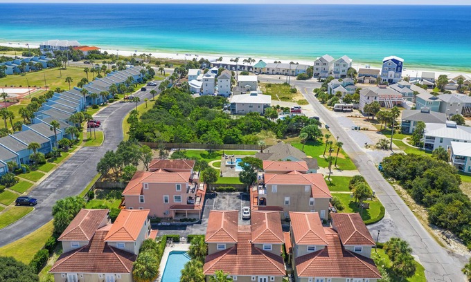 Sunnyside Condo | Southfields Retreat | 4BR Getaway Near Laguna Beach, Carillon & Pier Park